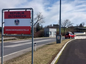 Herna, ordinace i muzeum. Bývalé celní budovy na hranicích slouží novým účelům