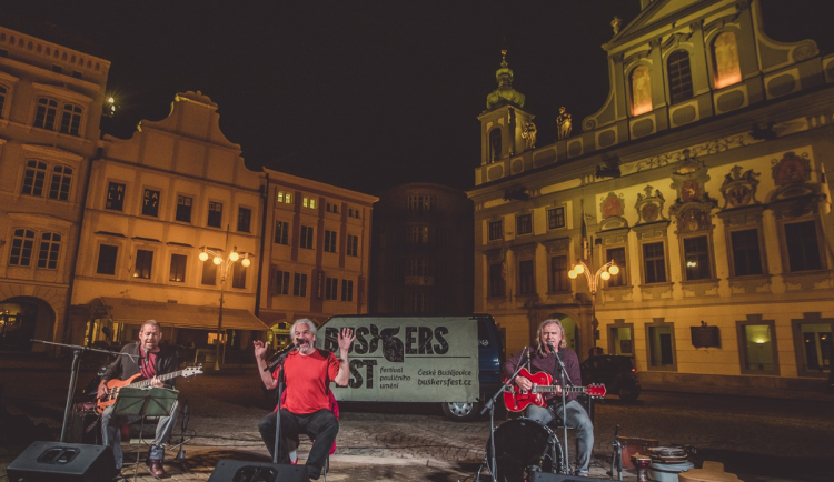 V Budějcích odstartuje Buskers Fest. Do ulic přinese ohňovou show, hudbu i tanec