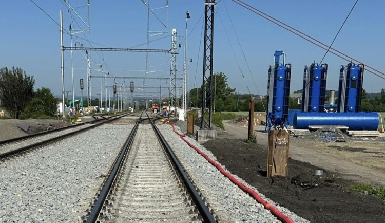 Vlaky jsou zpět. Trať na Přerovsku je po havárii s benzenem opět v provozu