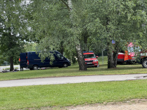 Devítiletá dívka měla u centra Budějc spadnout do řeky. Pátrají po ní policisté a hasiči