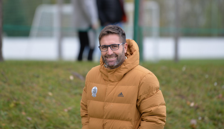 Sestup A-týmu může otevřít dveře mladým, říká trenér Stanislav Rožboud.