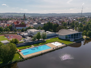 Letní plovárnu v Českých Budějovicích o víkendu navštívilo skoro 2000 lidí