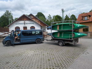 Vodácký zážitek bez stresu: loď i ubytování na jednom místě
