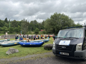 Vodácký zážitek bez stresu: loď i ubytování na jednom místě