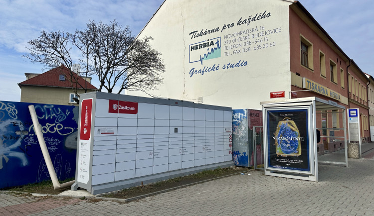 Města chtějí omezit výdejní boxy. Lidé si však službu pochvalují