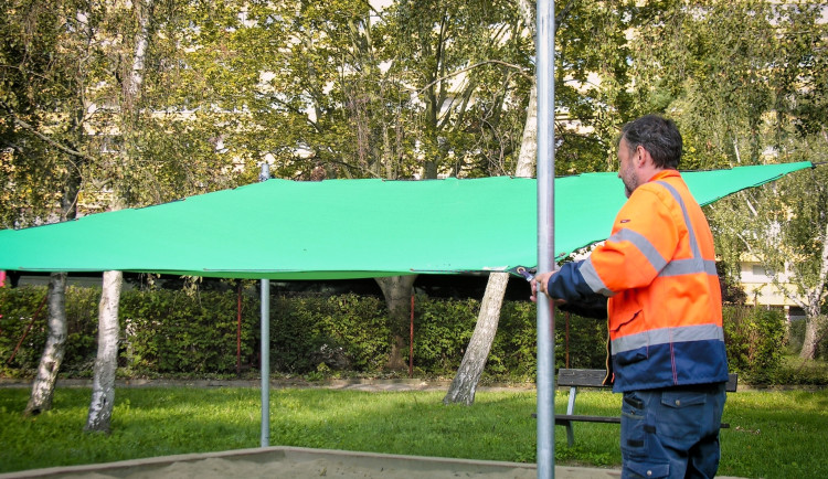 PŘEHLED: Kde v Hradci Králové najdete zastíněná dětská pískoviště?