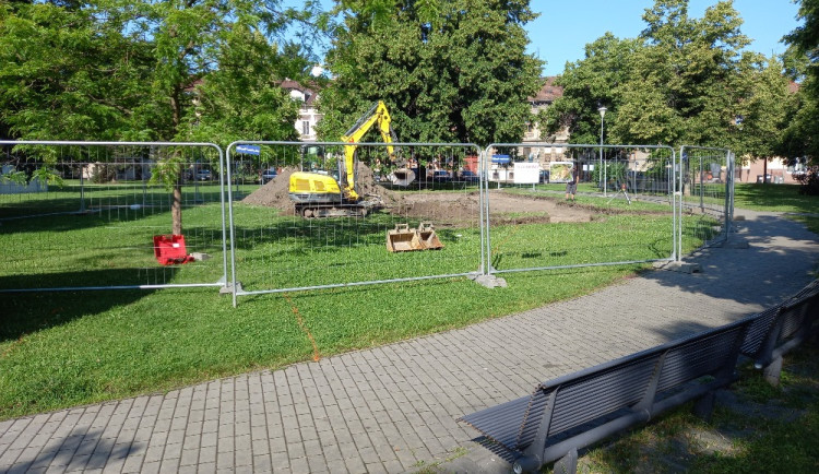 Na Palačáku roste nové dětské a workoutové hřiště. Hotové bude v létě