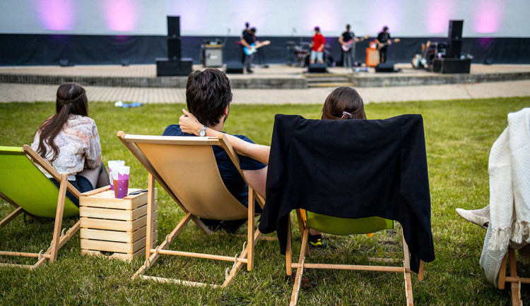 Léto v Háječku pokračuje premiérovými filmy, divadlem i stand-upem