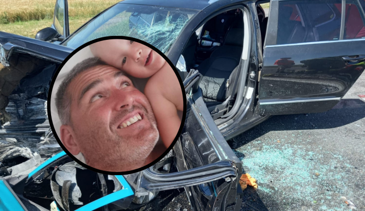 Při tragické srážce u Jičína zemřel otec dvouletého Tomáška. Přátelé mu uspořádali sbírku