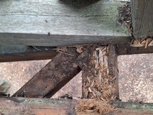 Vyhlídka na Soumarském rašeliništi je ve špatném stavu.