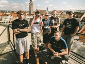 SOUTĚŽ: Label Blue bridge studio odpálí léto na Střeše Budějc
