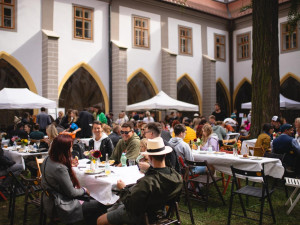 Letní kino plné chutí a filmových zážitků. Přijďte si užít začátek prázdnin do Háječku