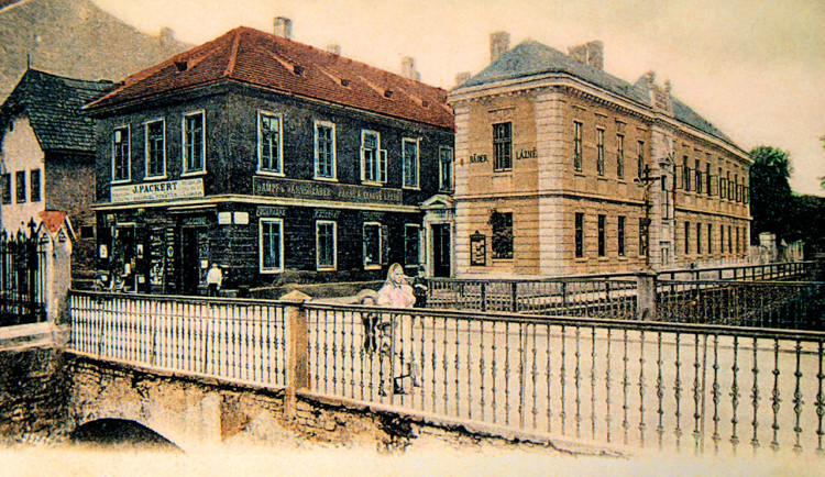 DRBNA HISTORIČKA: Ve Vídeňské ulici stály lázně s klecovou sprchou i známá kořalna
