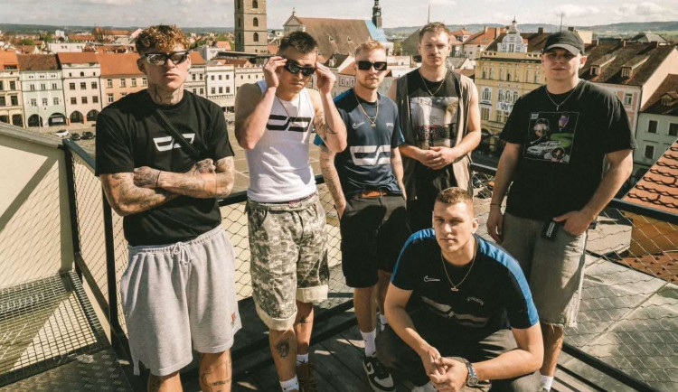 SOUTĚŽ: Label Blue bridge studio odpálí léto na Střeše Budějc