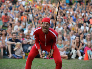 Příběhy v trávě, tanec mezi stromy: Léto 2025 v jižních Čechách patří umění