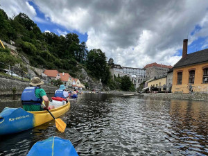 Přeplněná Vltava? Jezdím každoročně, víc lidí než obvykle není, říká vodák Tomáš