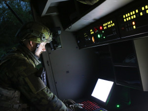 Schopnosti zařízení IFF mód 5 vojáci testovali jak v denních, tak i nočních podmínkách.