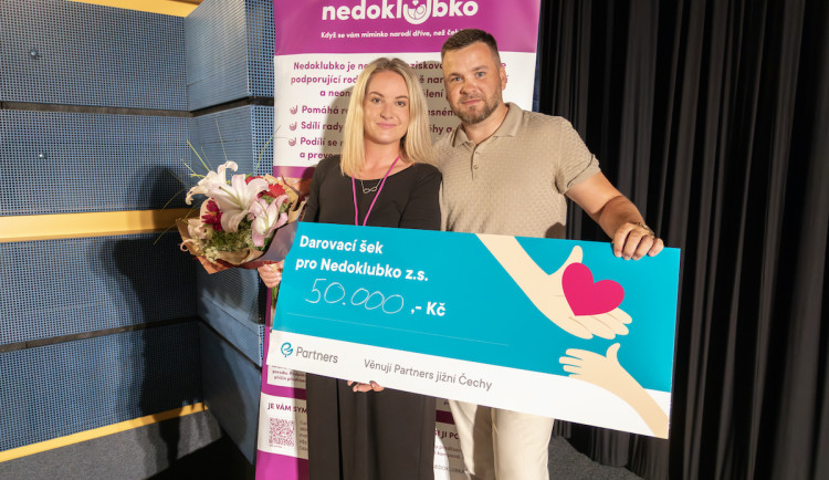 Během promítání filmu Zlatý plán se vybraly desítky tisíc pro Nedoklubko