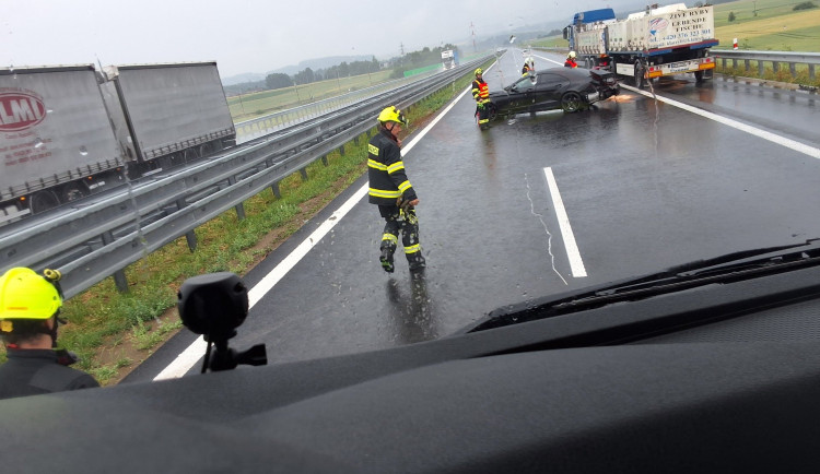 Dálnici D3 uzavřela dopravní nehoda