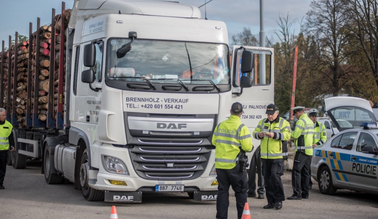 Po silnici z Budějc do Dolního Dvořiště možná nebudou smět jezdit kamiony