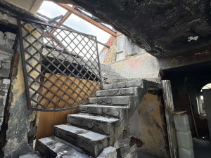 Ohořelá vila je noční můrou sousedů, problematický majiteli chce přestavět na obchodní dům