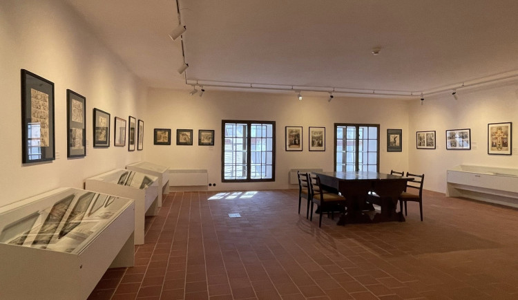 Sedmdesát let v depozitáři. Vimperský zámek odhalil Steinbrenerovy sbírky kreseb