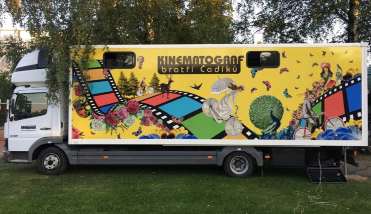 Kinematograf bratří Čadíků je zpět v Přerově. Pod širým nebem se bude promítat až do soboty