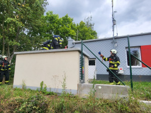 V Husově kolonii hořely trafostanice, výpadek energie potrvá až šest hodin