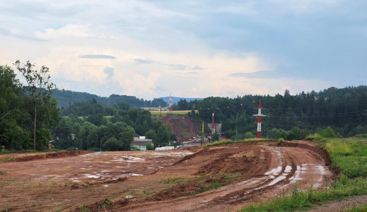 OBRAZEM: Stavba obchvatu Náchoda pokračuje rychlým tempem. Tunel začne vznikat na podzim