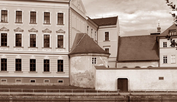 DRBNA HISTORIČKA: Jak se měnilo gymnázium v České ulici