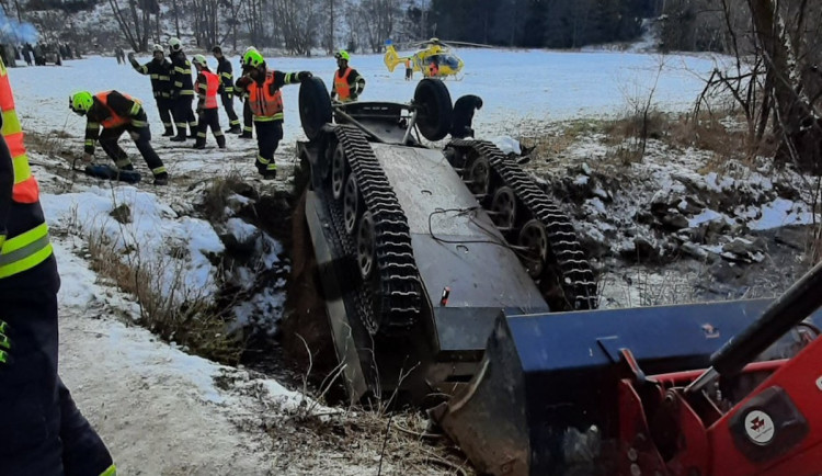 Řidič obrněného vozidla čelí obvinění. Tragická nehoda u Horního Dvořiště měla dvě oběti