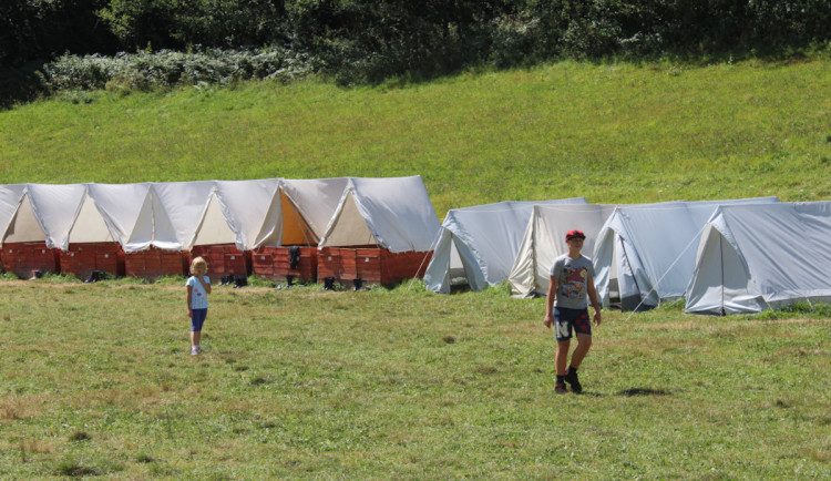Krajská hygienická stanice zatím udělila pokutu dvěma letním táborům