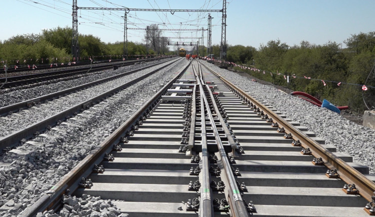 Odbočení při sto šedesáti za hodinu? Výhybky z Prostějova obstály v pětiletých testech