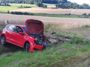 U Vitějovic havarovalo osobní auto. Řidička zemřela