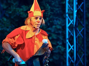 Kejklíř, žonglér, klaun, muzikant a milovník Půpa (1)