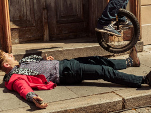 Teatr Wilsoon - Mezi nebem a dlažbou (1)