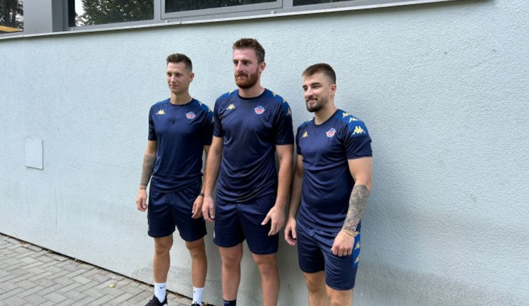 Róbert Lantoši (na fotce vpravo vedle dalších posil, Ondřeje Vály a Michala Bulíře)