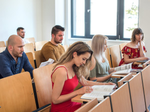 Jak usnadnit absolventům vstup na český a německý trh práce?
