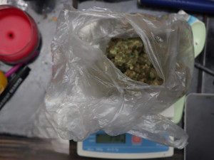 VIDEO: Pro dealery si došla zásahovka. Hrozí jim až pět a deset let vězení