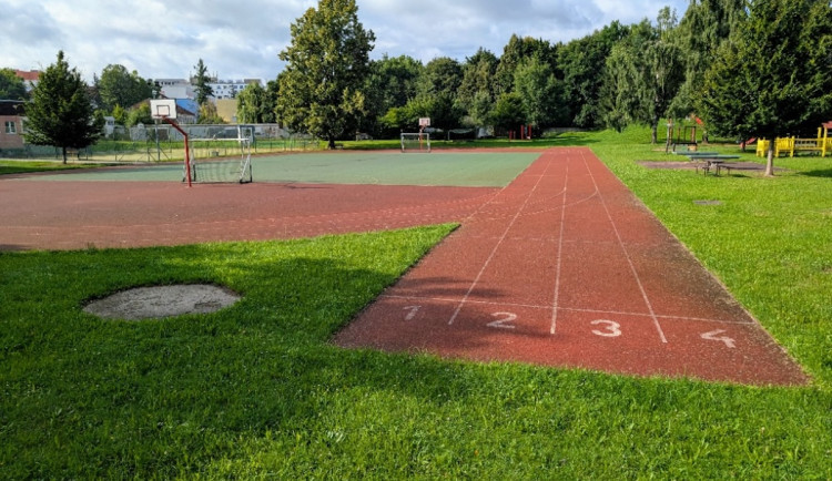 Hřiště na Grünwaldovce čeká oprava. Hotové bude za 140 dní