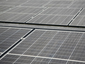 Tábor osadí na střechách 12 objektů fotovoltaické elektrárny za 30 milionů korun