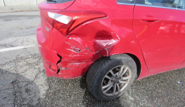 Řidiči hrozí až tři roky vězení za jízdu pod vlivem alkoholu. Zavalil nehodu