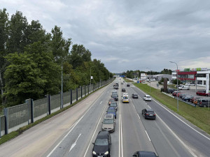 Hlavní tah na Písek dostane nový asfalt. Řidiči musí počítat s omezením