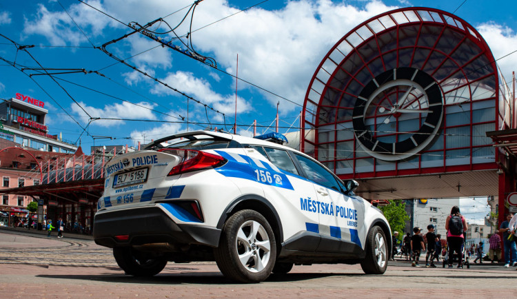 Babička neuhlídala tříletého vnuka, ztratil se v ulicích Liberce