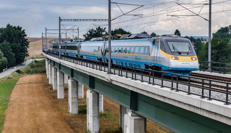 Na železnici mezi Budějovicemi a Prahou vyjede Pendolino, jízdu zkrátí až o 11 minut