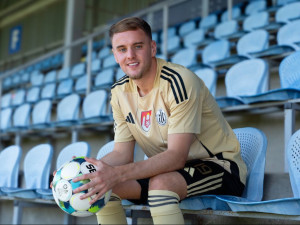 Dynamo posiluje zálohu. Skot Josh Adam přichází z akademie Manchesteru City