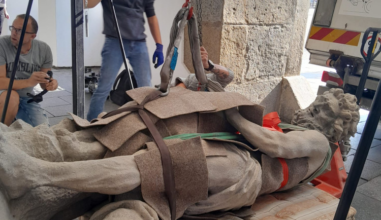 Praha má půjčenou sochu Samsona z Českých Budějovic. Město opustila poprvé po 300 letech