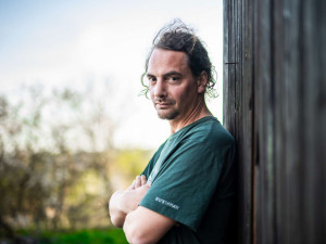 Drobná zvěř ubývá, v Rakousku je až desetkrát více zajíců, říká zoolog Martin Šálek