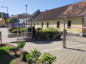 Nebezpečné parkování nahradili v Šindlových Dvorech mlžítkem, vyšlo na 180 tisíc