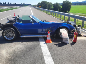 Na dálnici D3 hořela Corvetta, škoda přesáhla 2,5 milionu